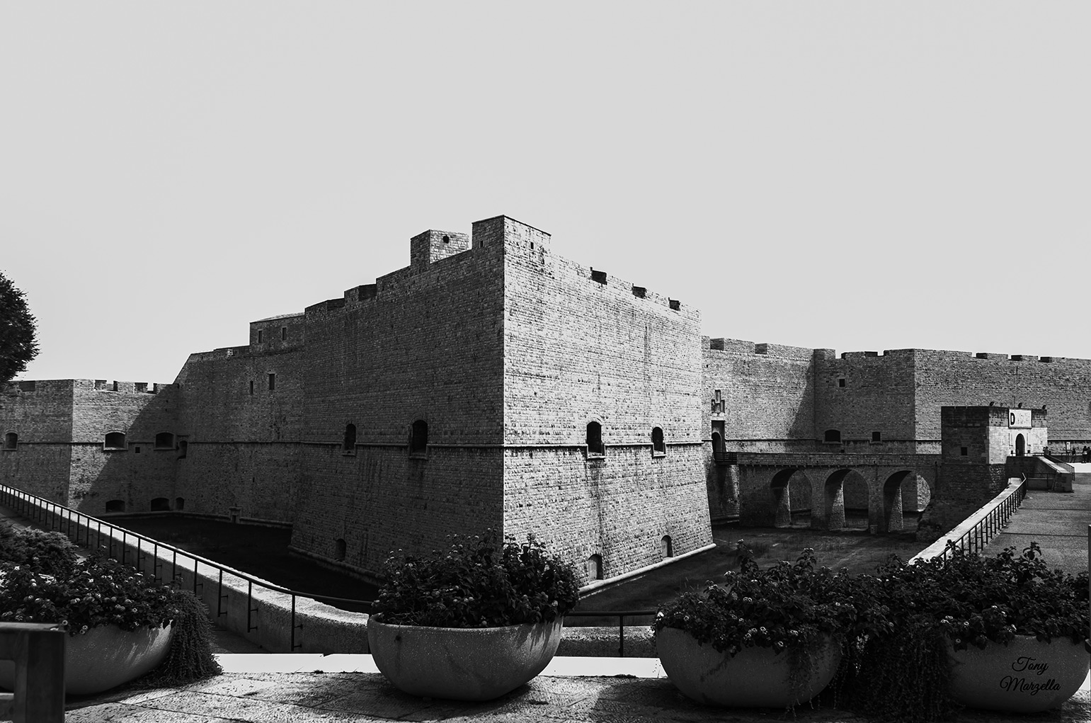 Castello Svevo di Barletta: Un Viaggio Nella Storia